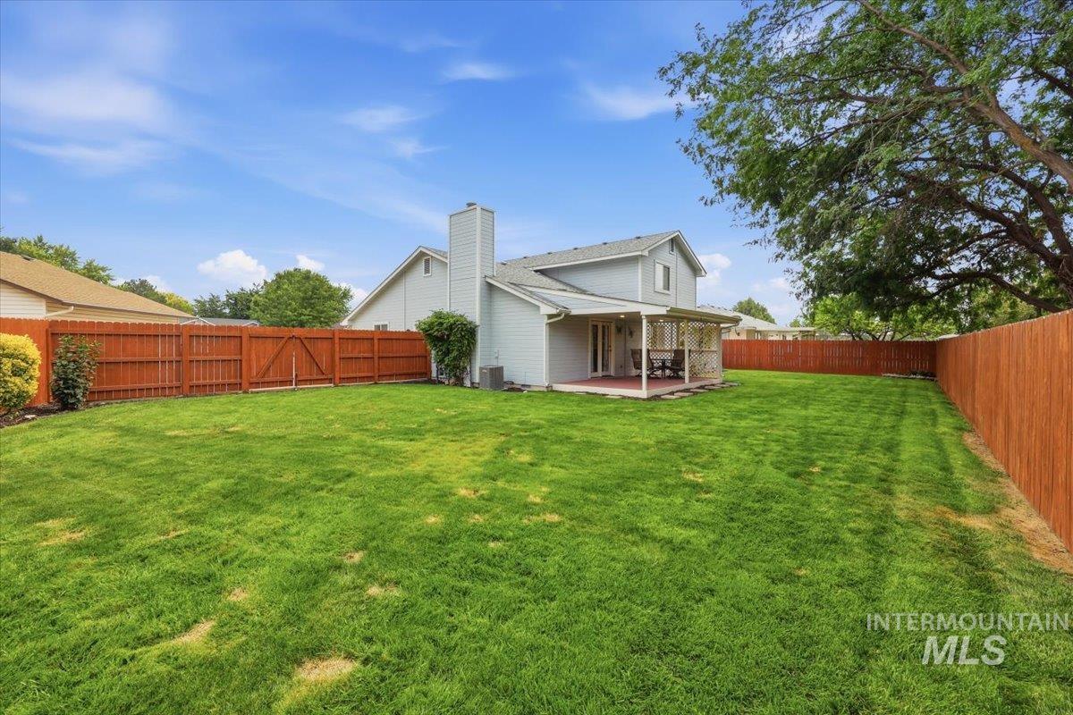 2051 N Applewood Pl, Meridian, Idaho 83646, 3 Bedrooms, 2 Bathrooms, Residential For Sale, Price $464,000, 98997406