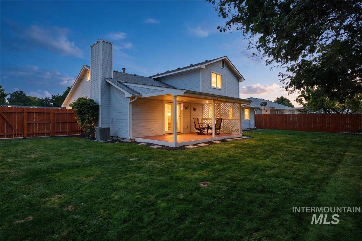2051 N Applewood Pl, Meridian, Idaho 83646, 3 Bedrooms, 2 Bathrooms, Residential For Sale, Price $464,000, 98997406