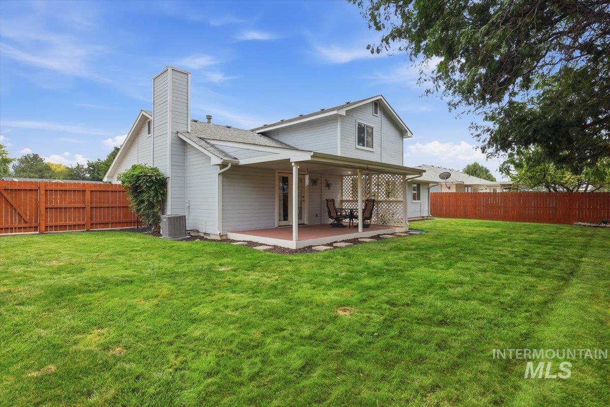 2051 N Applewood Pl, Meridian, Idaho 83646, 3 Bedrooms, 2 Bathrooms, Residential For Sale, Price $464,000, 98997406