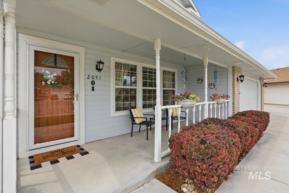 2051 N Applewood Pl, Meridian, Idaho 83646, 3 Bedrooms, 2 Bathrooms, Residential For Sale, Price $464,000, 98997406