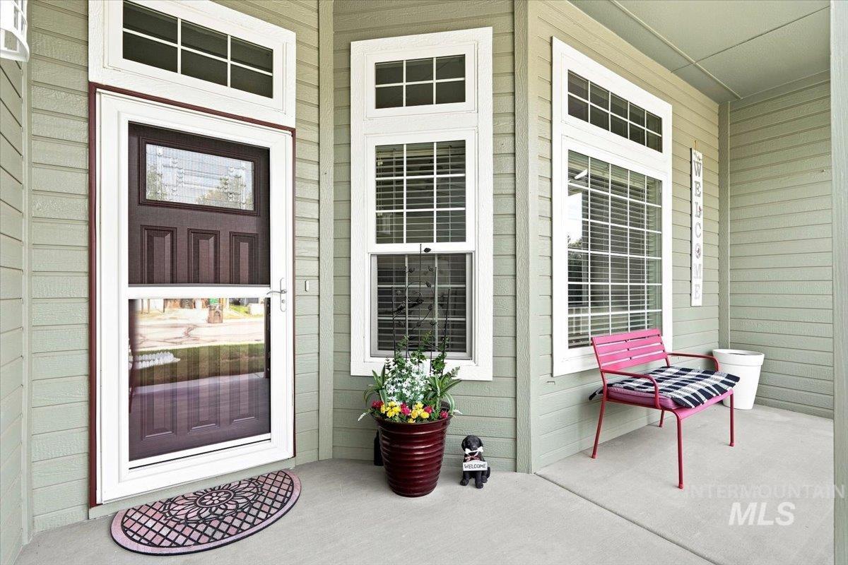 2286 N Wingate Pl, Meridian, Idaho 83646, 3 Bedrooms, 2 Bathrooms, Residential For Sale, Price $430,000, 98997408