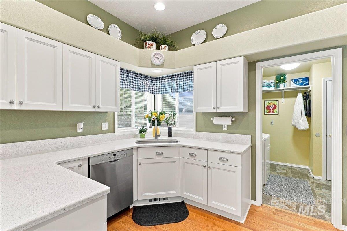 2286 N Wingate Pl, Meridian, Idaho 83646, 3 Bedrooms, 2 Bathrooms, Residential For Sale, Price $430,000, 98997408