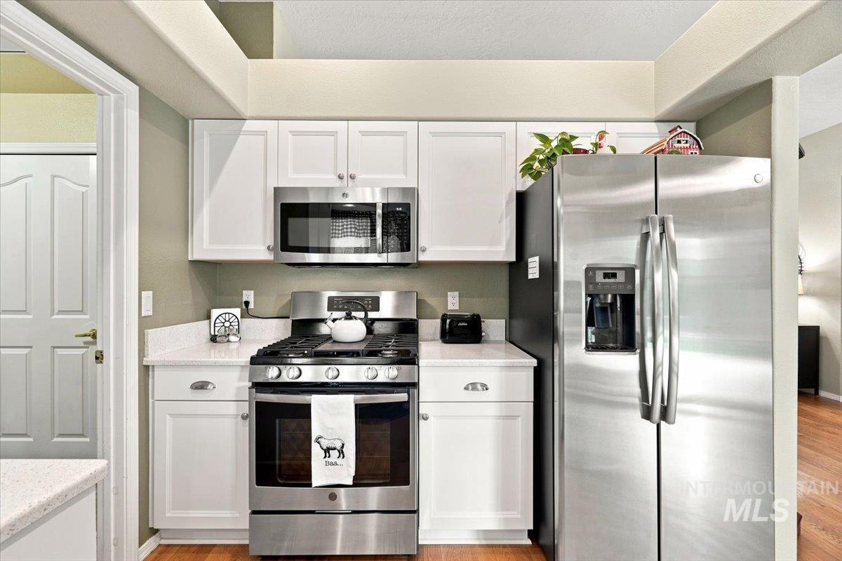 2286 N Wingate Pl, Meridian, Idaho 83646, 3 Bedrooms, 2 Bathrooms, Residential For Sale, Price $430,000, 98997408