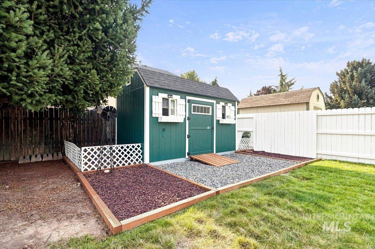 2286 N Wingate Pl, Meridian, Idaho 83646, 3 Bedrooms, 2 Bathrooms, Residential For Sale, Price $430,000, 98997408