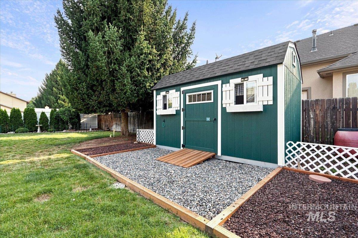 2286 N Wingate Pl, Meridian, Idaho 83646, 3 Bedrooms, 2 Bathrooms, Residential For Sale, Price $430,000, 98997408