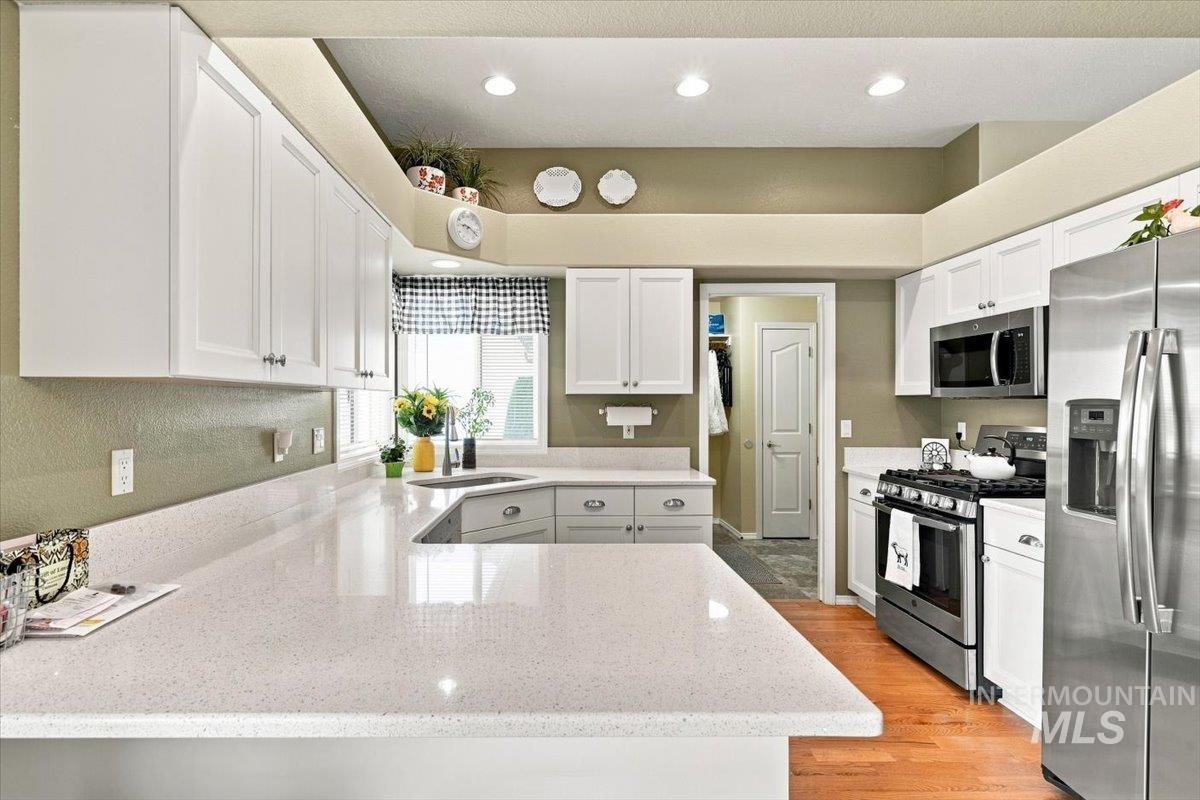2286 N Wingate Pl, Meridian, Idaho 83646, 3 Bedrooms, 2 Bathrooms, Residential For Sale, Price $430,000, 98997408