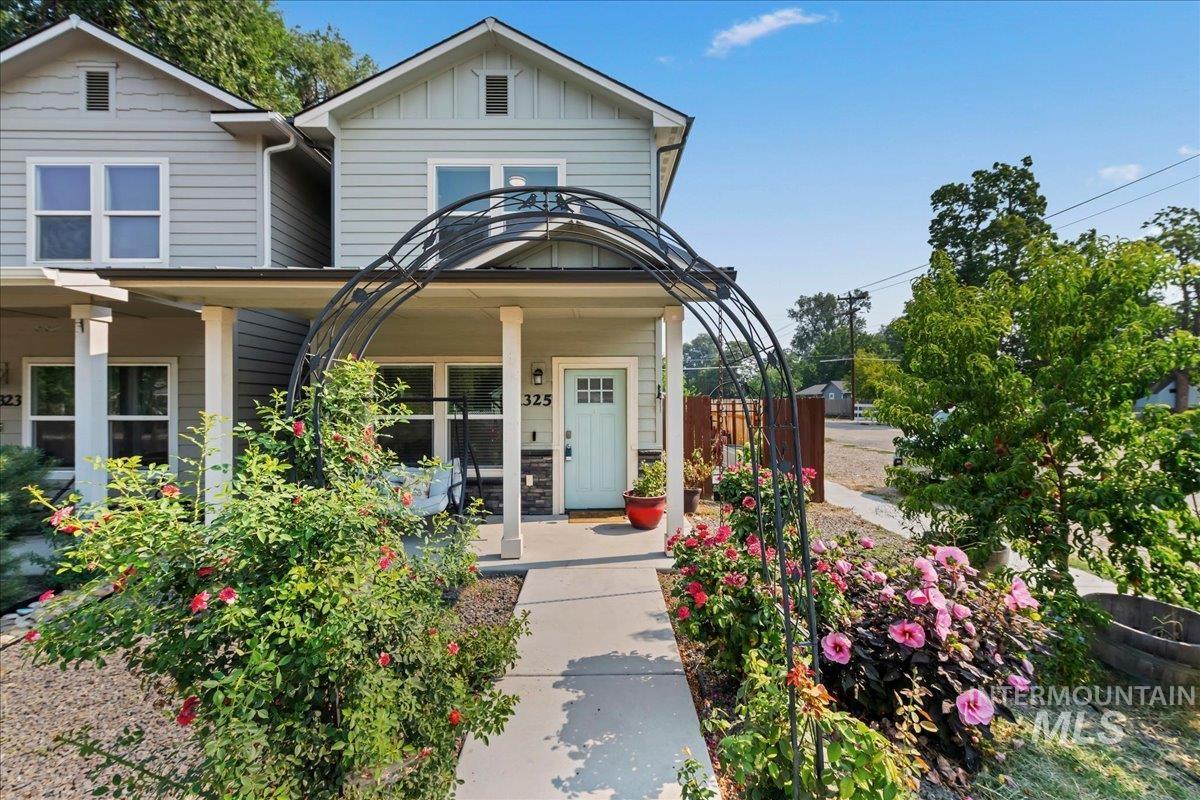 1325 Albany St, Caldwell, Idaho 83605, 3 Bedrooms, 2.5 Bathrooms, Residential For Sale, Price $350,999,MLS 98997410