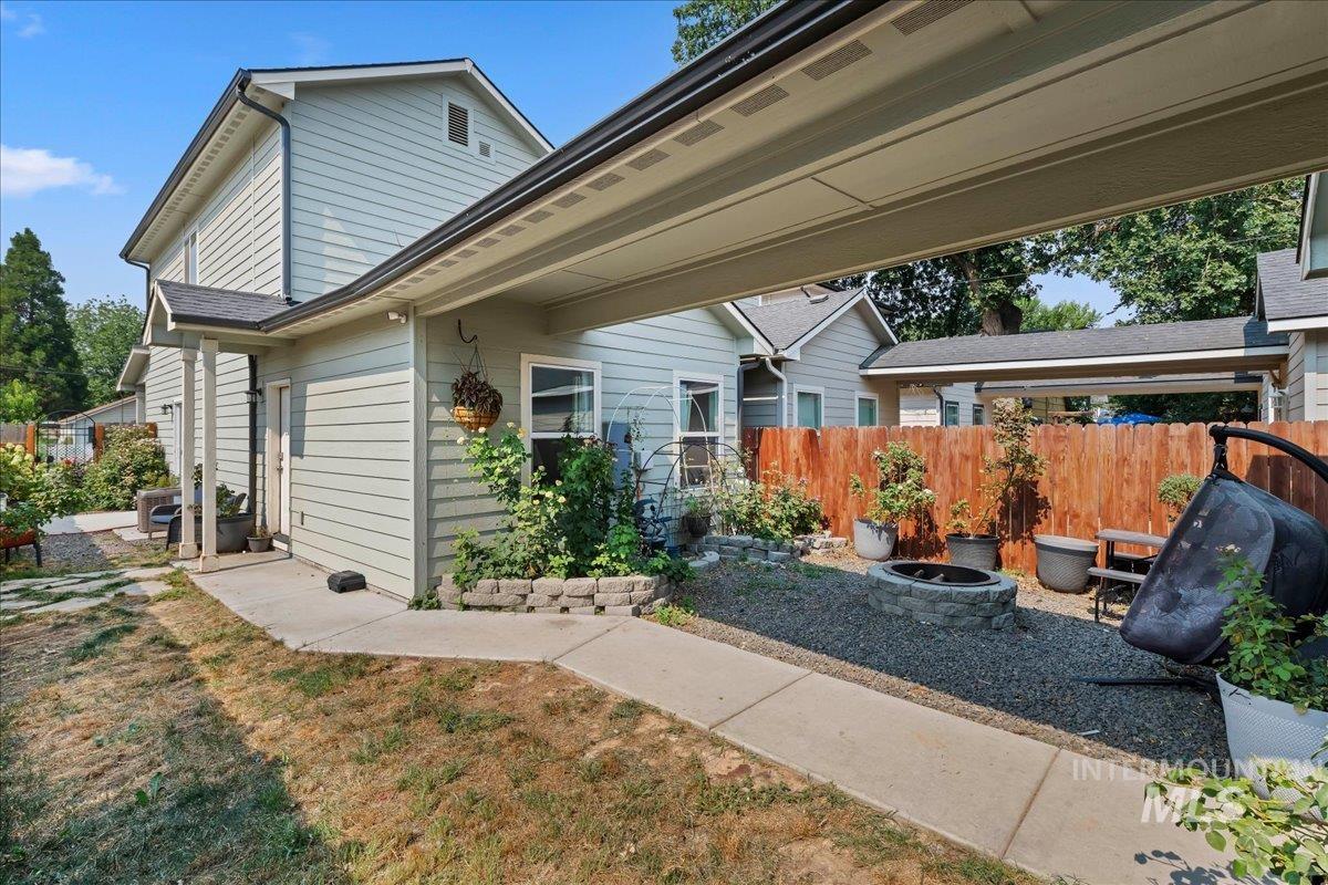 1325 Albany St, Caldwell, Idaho 83605, 3 Bedrooms, 2.5 Bathrooms, Residential For Sale, Price $350,999,MLS 98997410