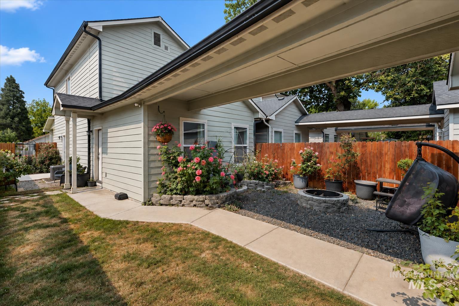 1325 Albany St, Caldwell, Idaho 83605, 3 Bedrooms, 2.5 Bathrooms, Residential For Sale, Price $344,999, 98997410