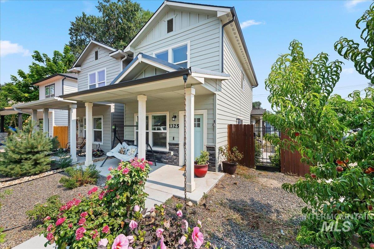 1325 Albany St, Caldwell, Idaho 83605, 3 Bedrooms, 2.5 Bathrooms, Residential For Sale, Price $350,999,MLS 98997410