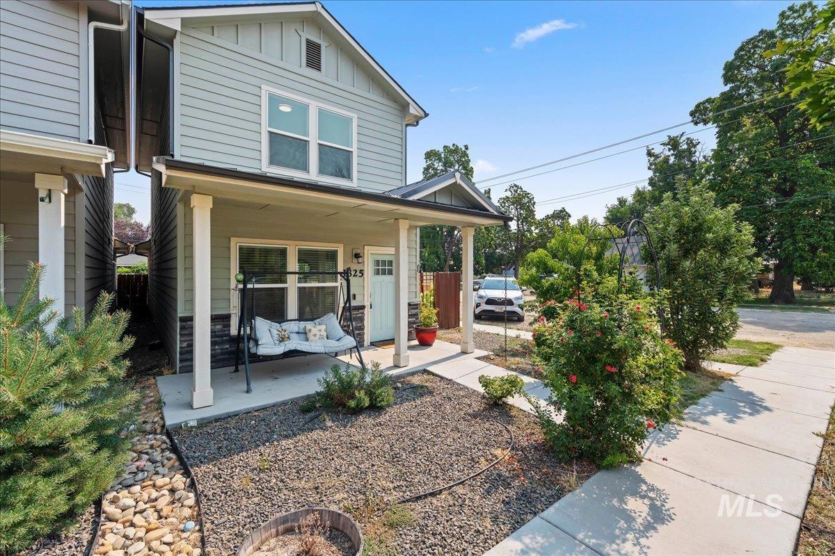 1325 Albany St, Caldwell, Idaho 83605, 3 Bedrooms, 2.5 Bathrooms, Residential For Sale, Price $350,999,MLS 98997410
