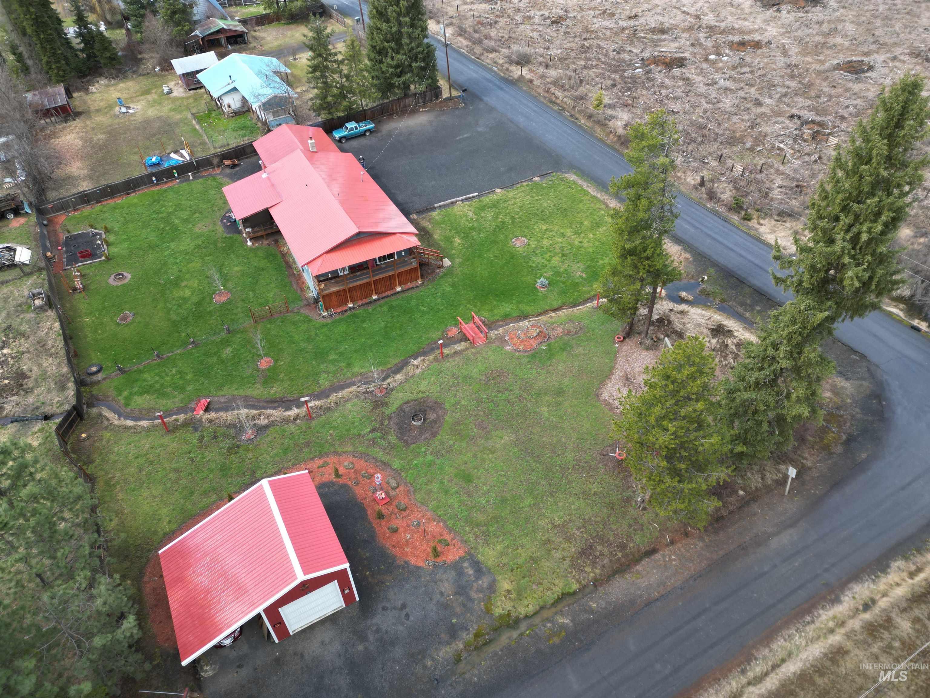 560 Pleasant Acres, Weippe, Idaho 83553, 3 Bedrooms, 1.5 Bathrooms, Residential For Sale, Price $319,000,MLS 98997411