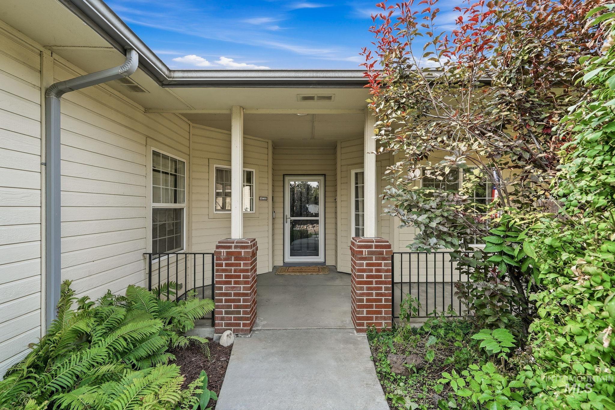 4125 W Pinoak Ct., Boise, Idaho 83705, 4 Bedrooms, 2 Bathrooms, Residential For Sale, Price $520,000,MLS 98997412