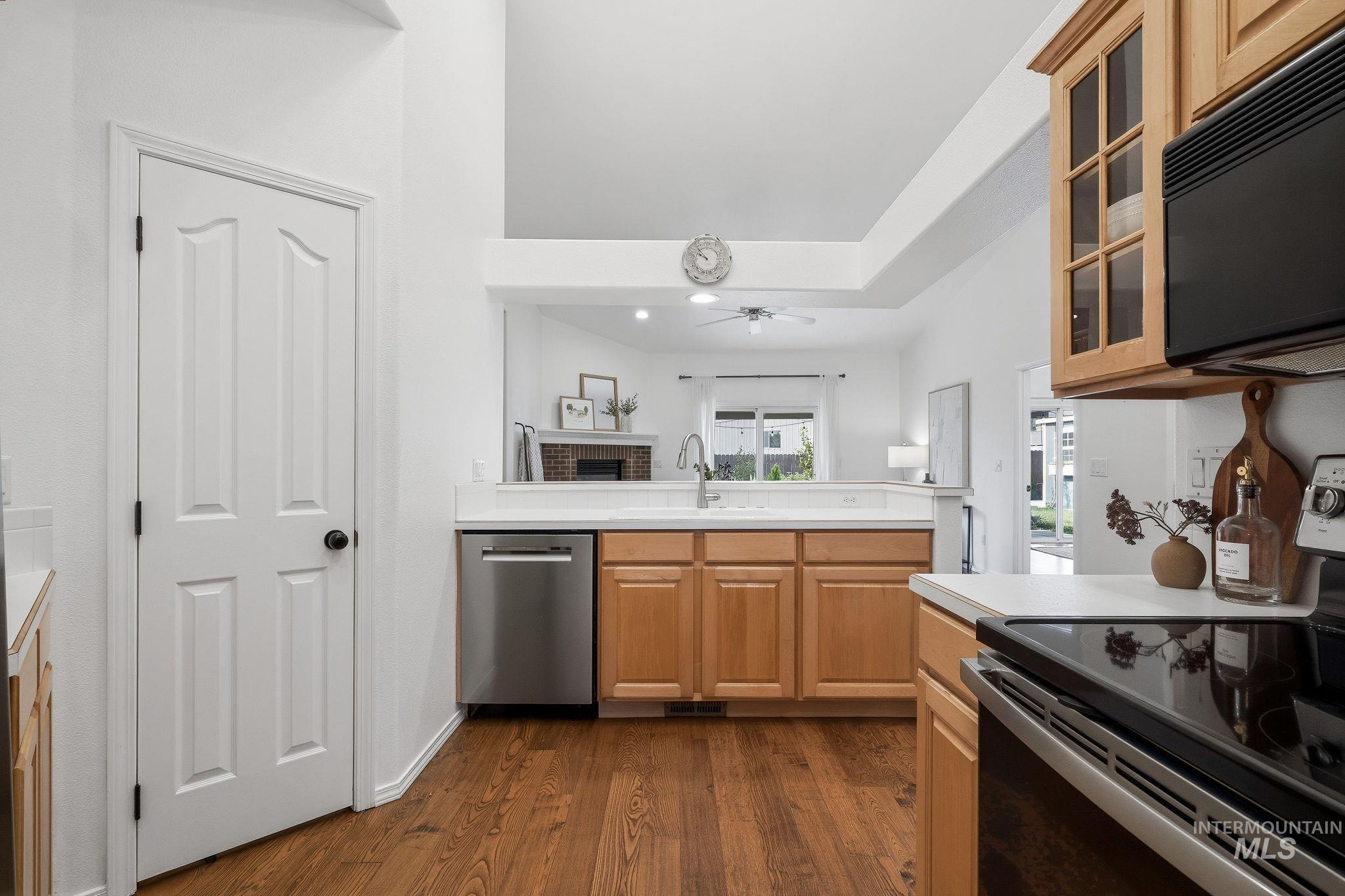 4125 W Pinoak Ct., Boise, Idaho 83705, 4 Bedrooms, 2 Bathrooms, Residential For Sale, Price $520,000,MLS 98997412