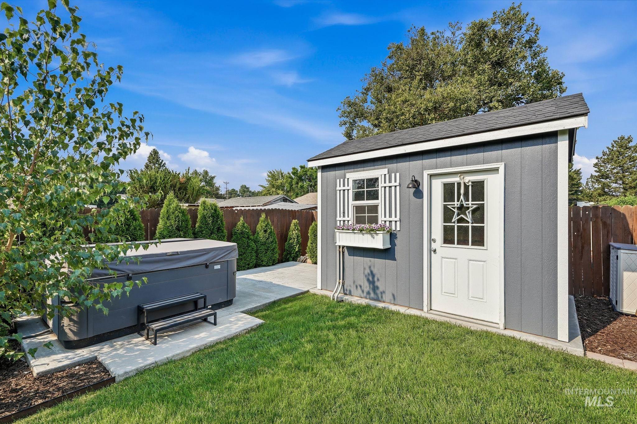 4125 W Pinoak Ct., Boise, Idaho 83705, 4 Bedrooms, 2 Bathrooms, Residential For Sale, Price $520,000,MLS 98997412