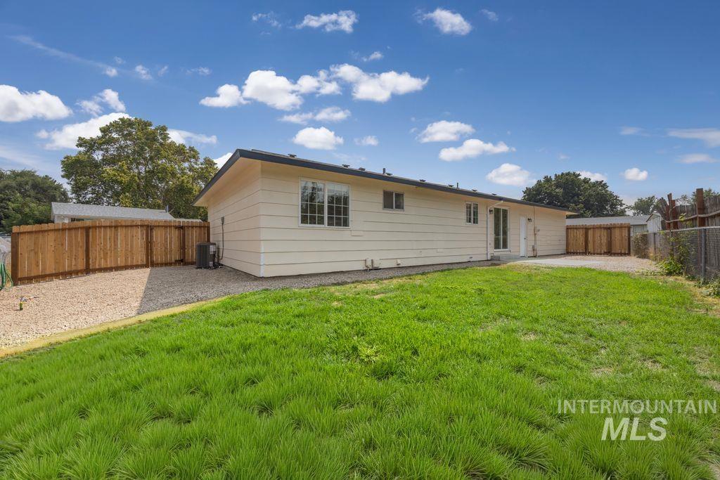 1203 Sweetwood Cir, Nampa, Idaho 83651, 3 Bedrooms, 1 Bathroom, Residential For Sale, Price $329,900,MLS 98997413