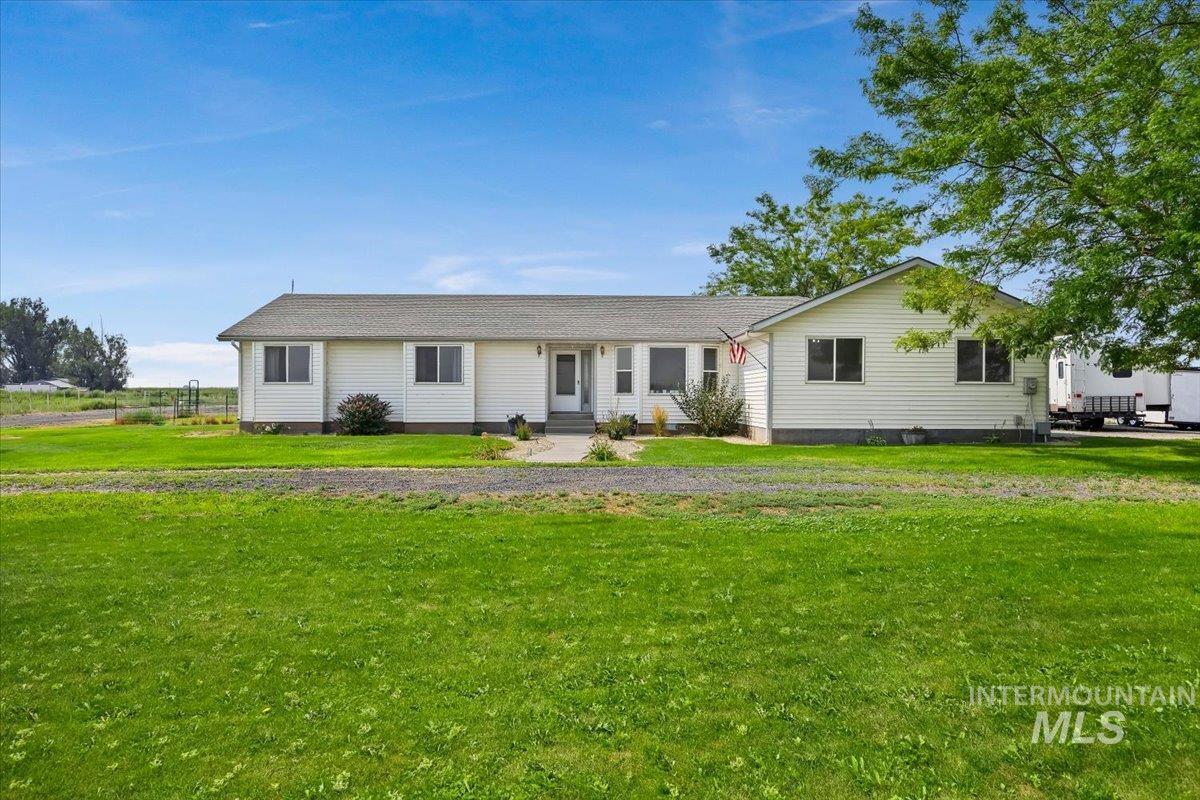 4039 N 1000 East, Buhl, Idaho 83316, 3 Bedrooms, 3 Bathrooms, Residential For Sale, Price $625,000,MLS 98997414