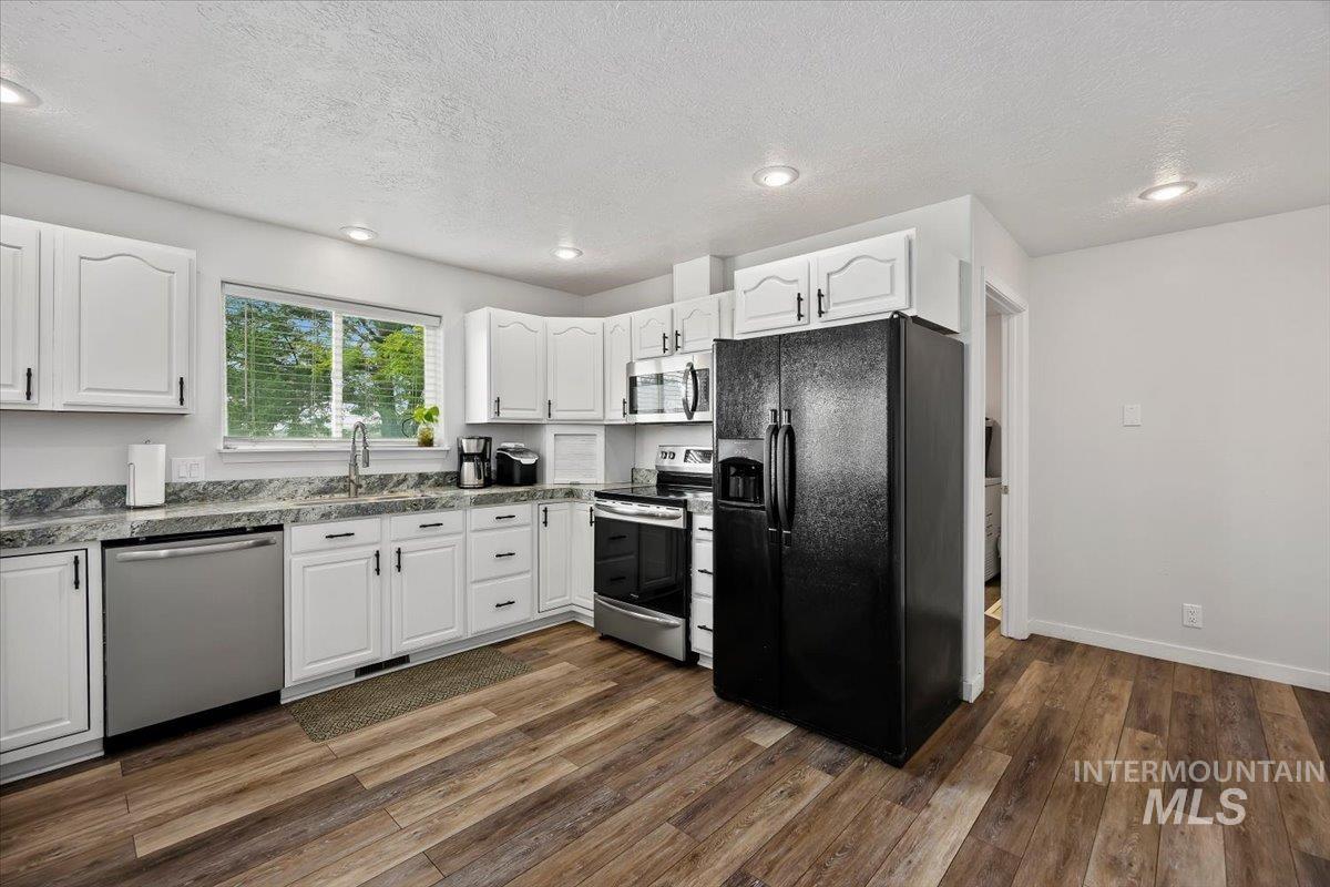 4039 N 1000 East, Buhl, Idaho 83316, 3 Bedrooms, 3 Bathrooms, Residential For Sale, Price $625,000,MLS 98997414