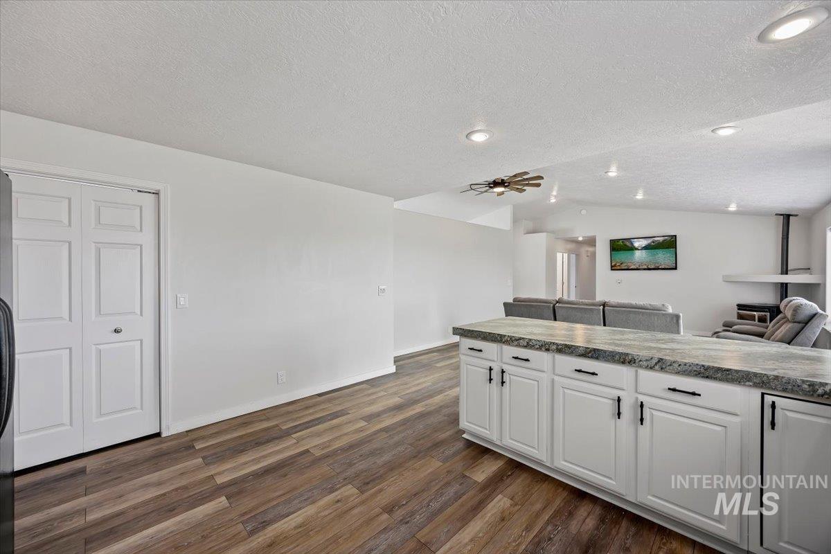 4039 N 1000 East, Buhl, Idaho 83316, 3 Bedrooms, 3 Bathrooms, Residential For Sale, Price $625,000,MLS 98997414