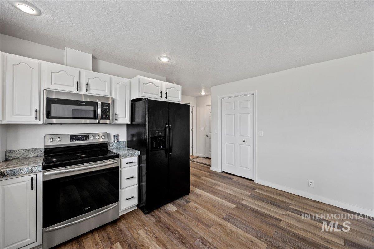 4039 N 1000 East, Buhl, Idaho 83316, 3 Bedrooms, 3 Bathrooms, Residential For Sale, Price $625,000,MLS 98997414