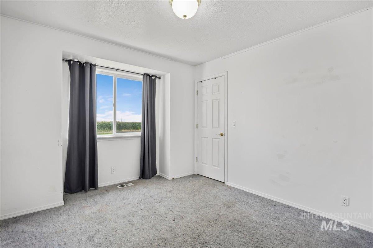4039 N 1000 East, Buhl, Idaho 83316, 3 Bedrooms, 3 Bathrooms, Residential For Sale, Price $625,000,MLS 98997414