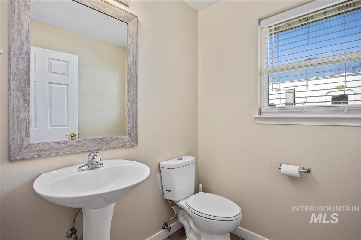 4039 N 1000 East, Buhl, Idaho 83316, 3 Bedrooms, 3 Bathrooms, Residential For Sale, Price $625,000,MLS 98997414