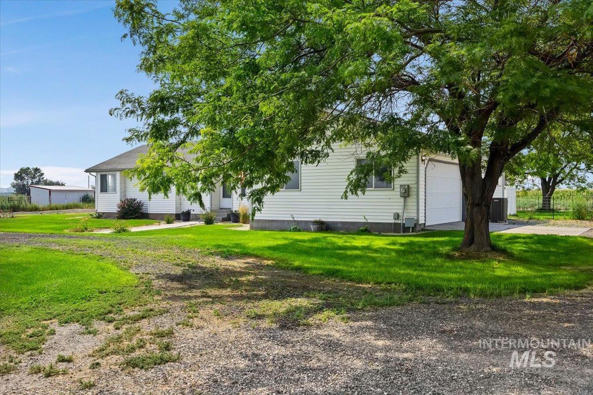 4039 N 1000 East, Buhl, Idaho 83316, 3 Bedrooms, 3 Bathrooms, Residential For Sale, Price $625,000,MLS 98997414