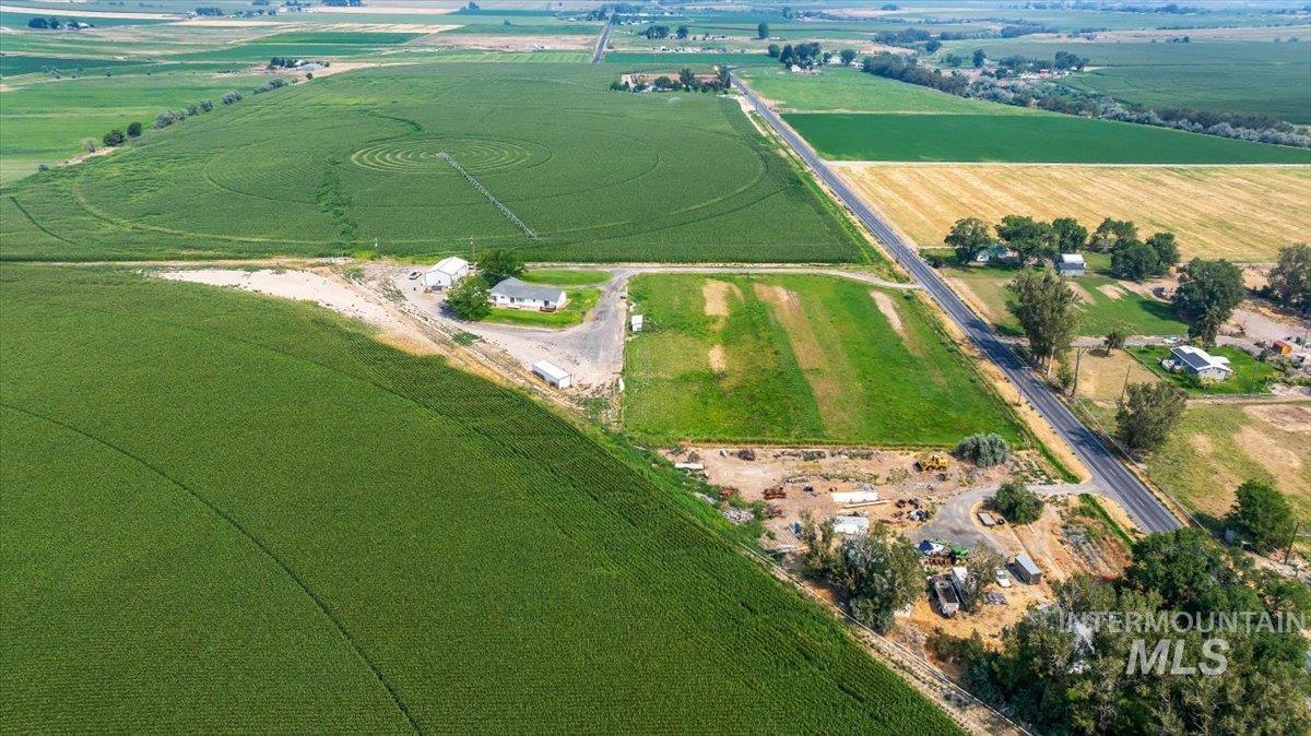 4039 N 1000 East, Buhl, Idaho 83316, 3 Bedrooms, 3 Bathrooms, Residential For Sale, Price $625,000,MLS 98997414