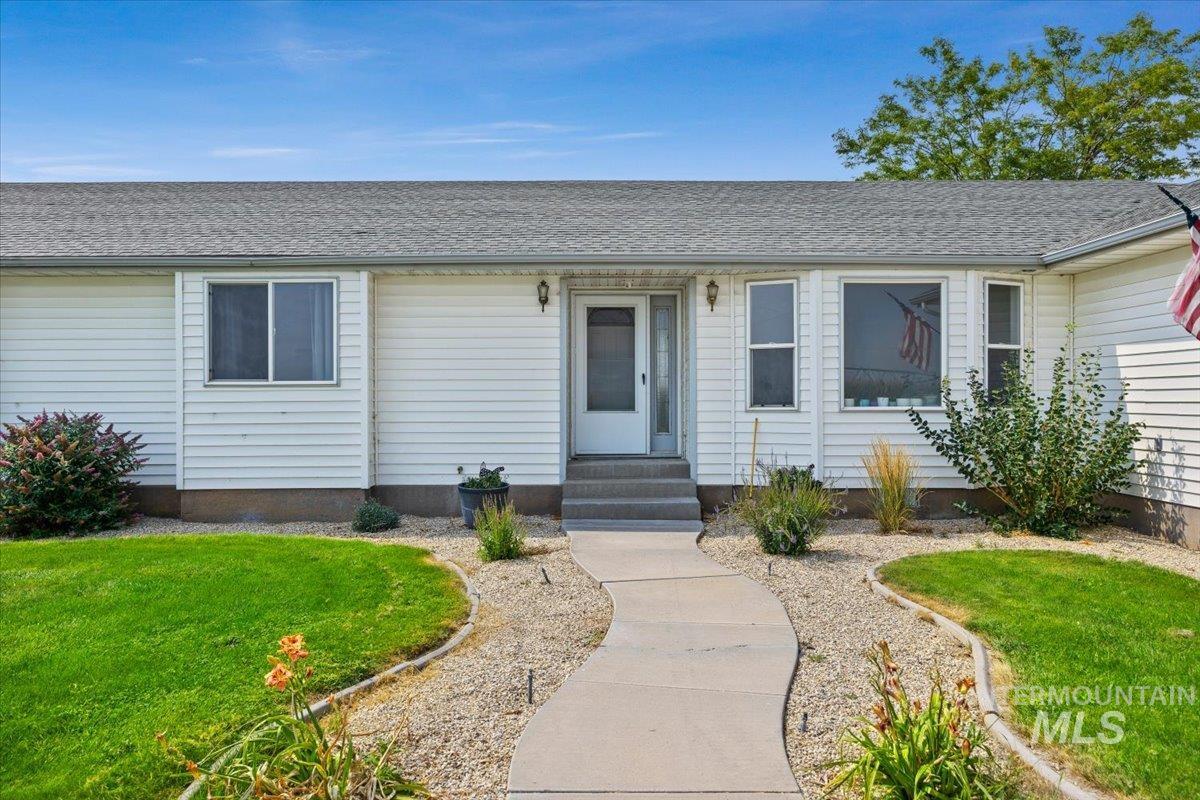 4039 N 1000 East, Buhl, Idaho 83316, 3 Bedrooms, 3 Bathrooms, Residential For Sale, Price $625,000,MLS 98997414