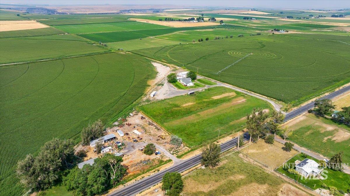 4039 N 1000 East, Buhl, Idaho 83316, 3 Bedrooms, 3 Bathrooms, Residential For Sale, Price $625,000,MLS 98997414