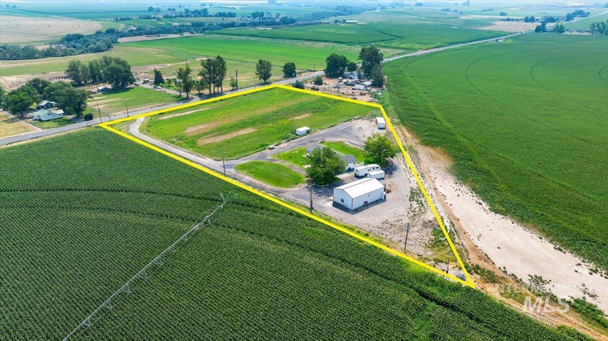 4039 N 1000 East, Buhl, Idaho 83316, 3 Bedrooms, 3 Bathrooms, Residential For Sale, Price $625,000,MLS 98997414
