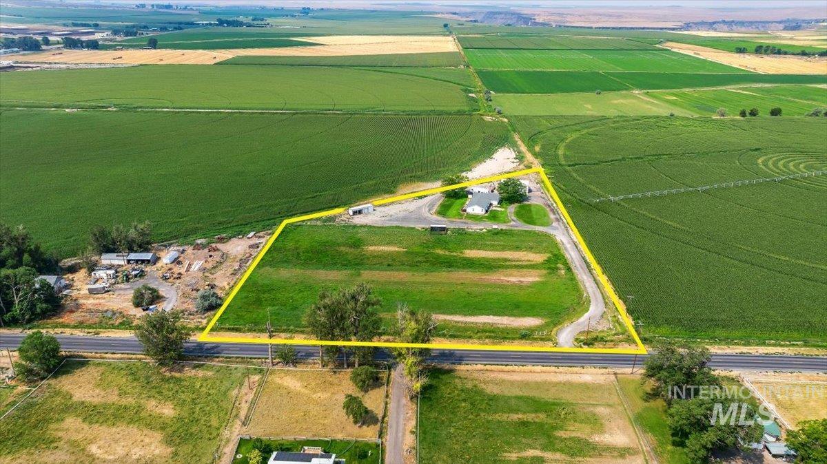 4039 N 1000 East, Buhl, Idaho 83316, 3 Bedrooms, 3 Bathrooms, Residential For Sale, Price $625,000,MLS 98997414