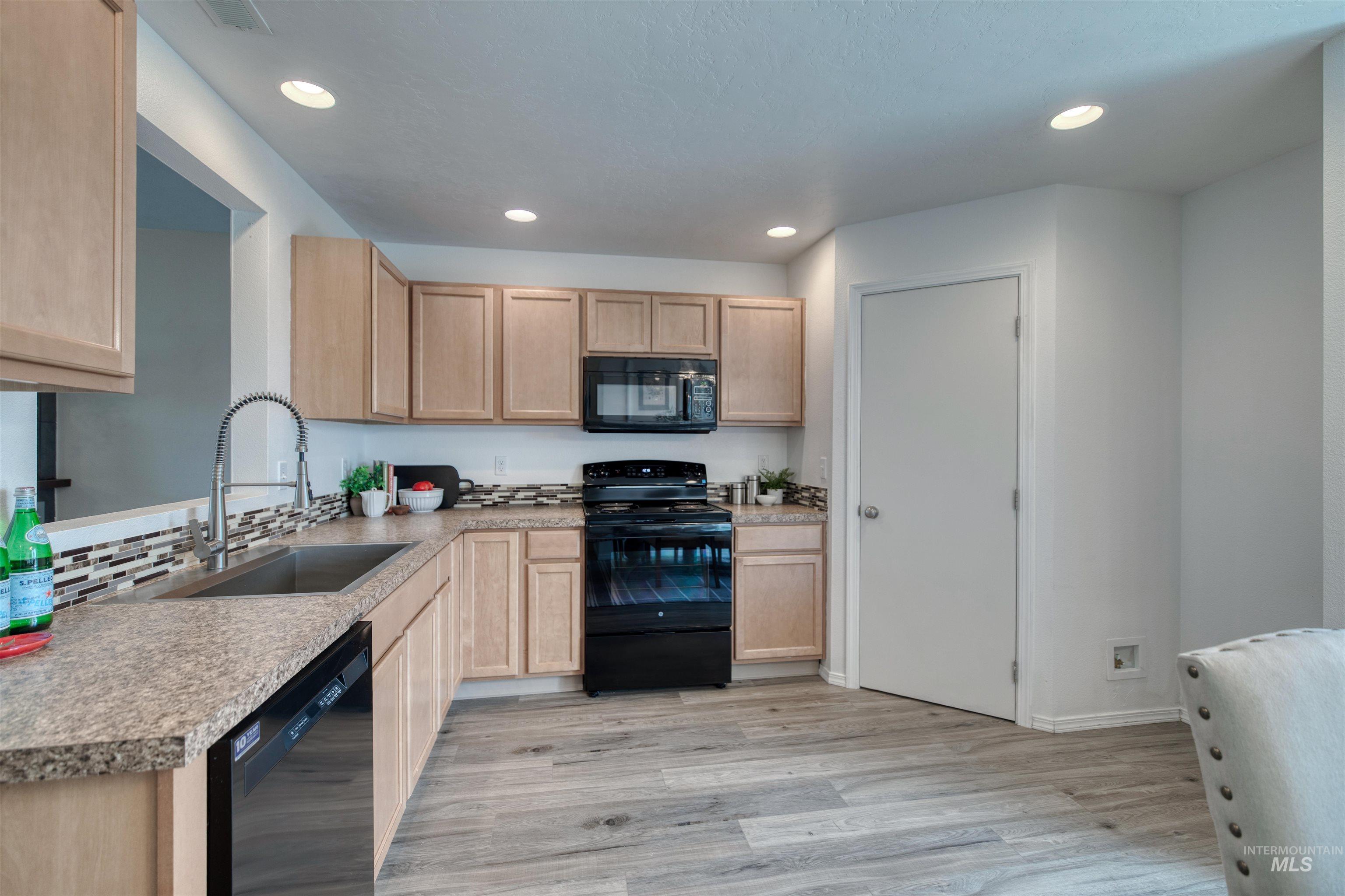 16309 Manatee Ave, Caldwell, Idaho 83607, 4 Bedrooms, 2.5 Bathrooms, Residential For Sale, Price $399,900,MLS 98997417