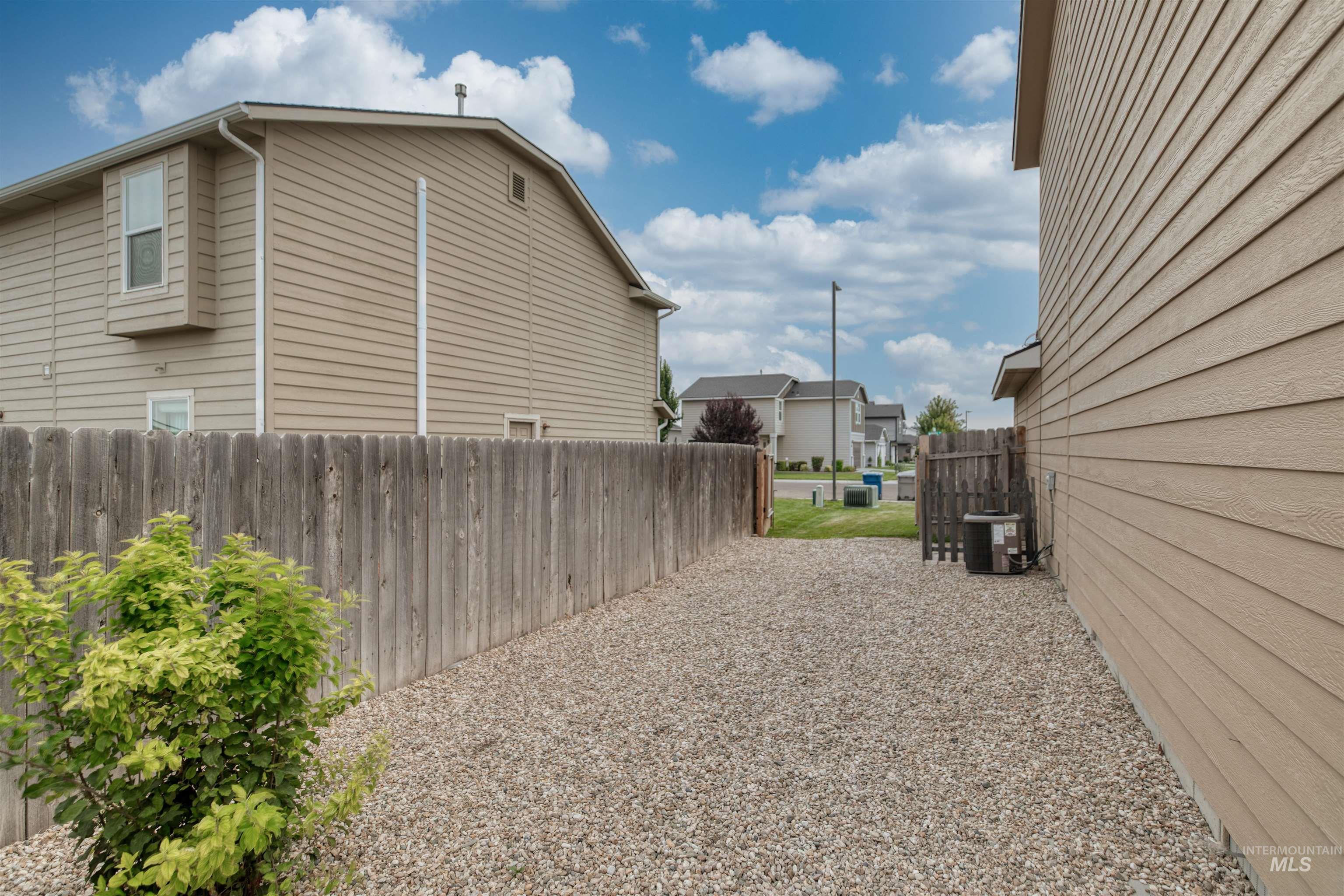 16309 Manatee Ave, Caldwell, Idaho 83607, 4 Bedrooms, 2.5 Bathrooms, Residential For Sale, Price $399,900,MLS 98997417