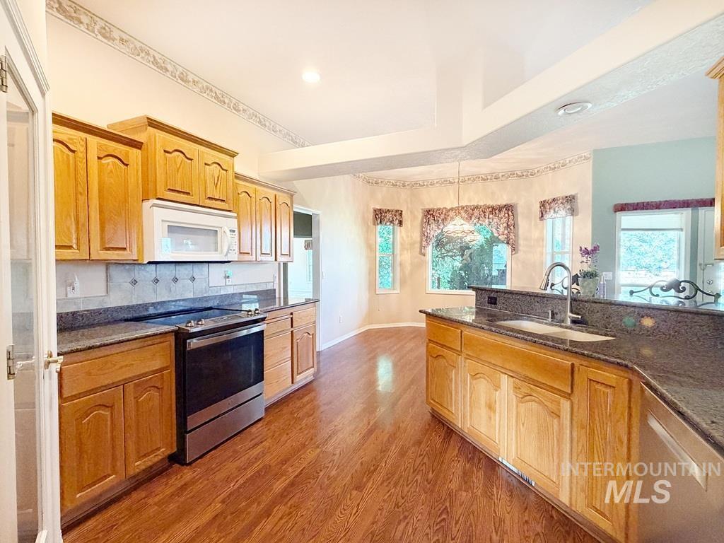 5875 Diamond Ridge Way, Nampa, Idaho 83686, 3 Bedrooms, 2.5 Bathrooms, Residential For Sale, Price $806,400,MLS 98997420