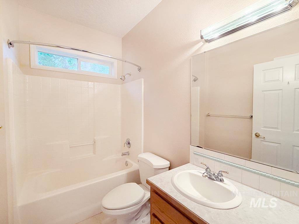 5875 Diamond Ridge Way, Nampa, Idaho 83686, 3 Bedrooms, 2.5 Bathrooms, Residential For Sale, Price $806,400,MLS 98997420