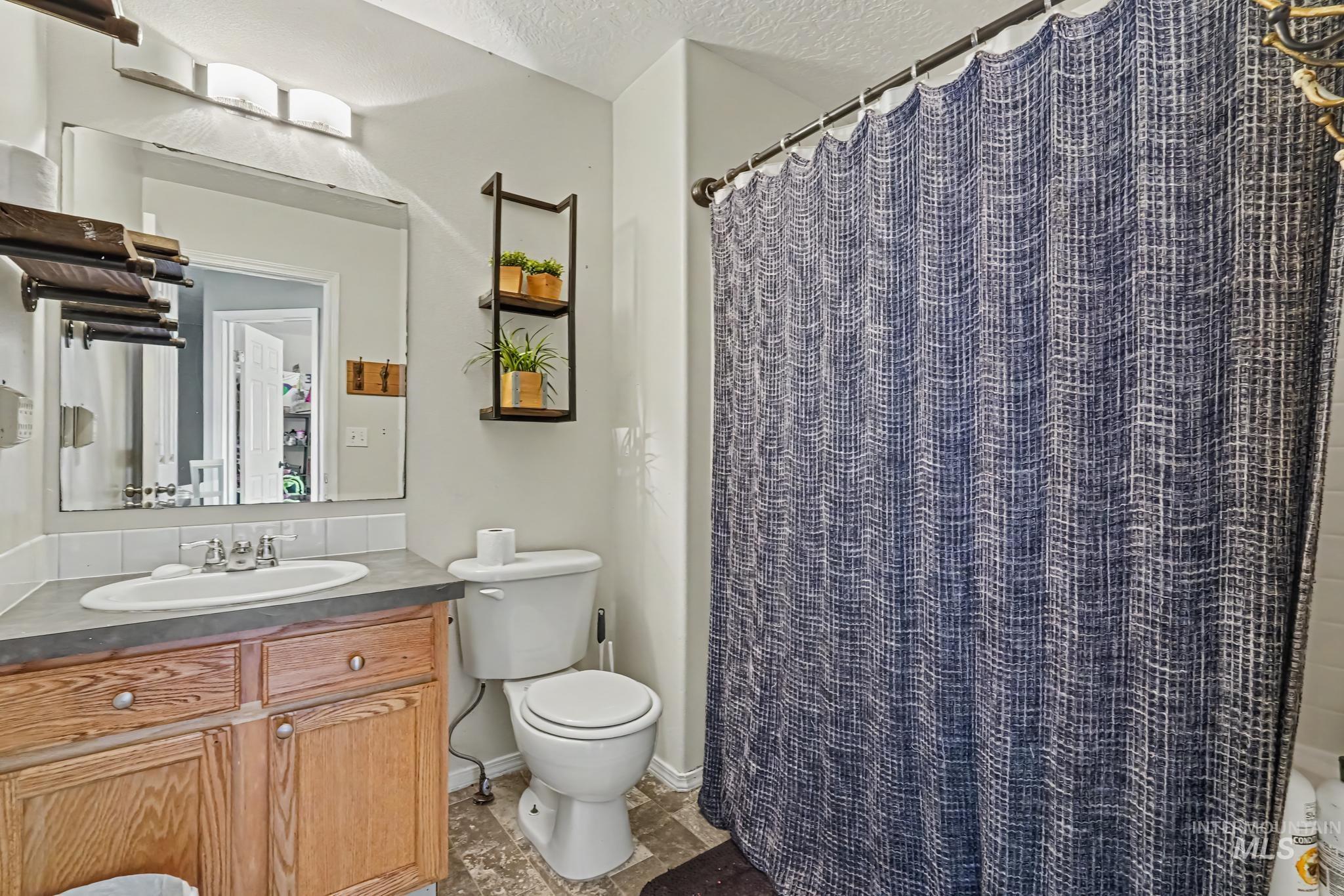 20164 Colebrook Ave, Caldwell, Idaho 83605, 5 Bedrooms, 2.5 Bathrooms, Residential For Sale, Price $415,000,MLS 98997421