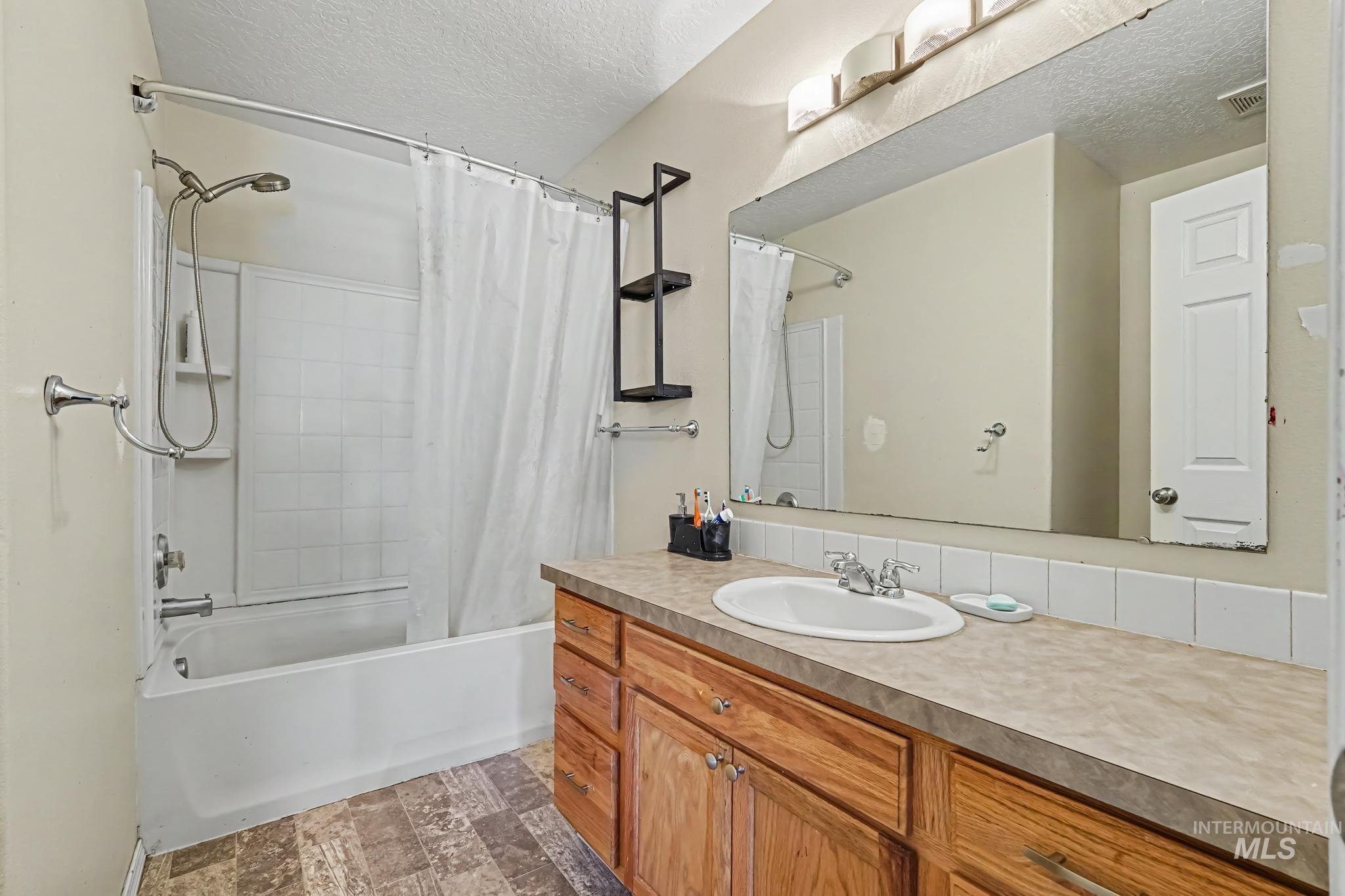 20164 Colebrook Ave, Caldwell, Idaho 83605, 5 Bedrooms, 2.5 Bathrooms, Residential For Sale, Price $415,000,MLS 98997421