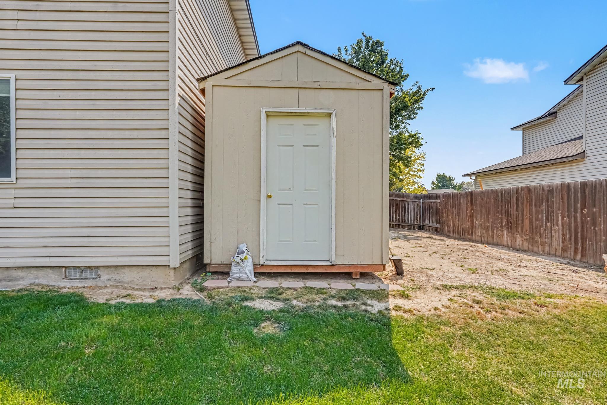 20164 Colebrook Ave, Caldwell, Idaho 83605, 5 Bedrooms, 2.5 Bathrooms, Residential For Sale, Price $415,000,MLS 98997421