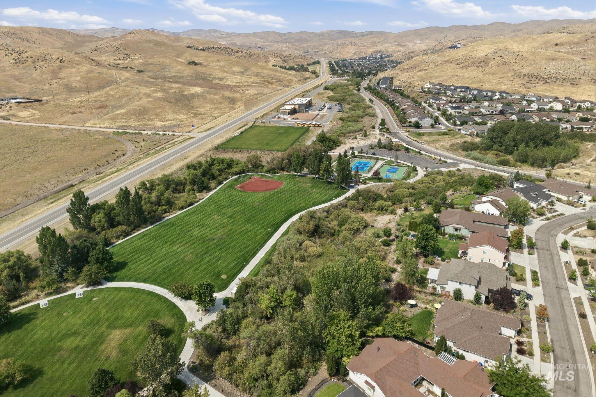 18859 N Summer Place, Boise, Idaho 83714, 3 Bedrooms, 2 Bathrooms, Residential For Sale, Price $669,900,MLS 98997423