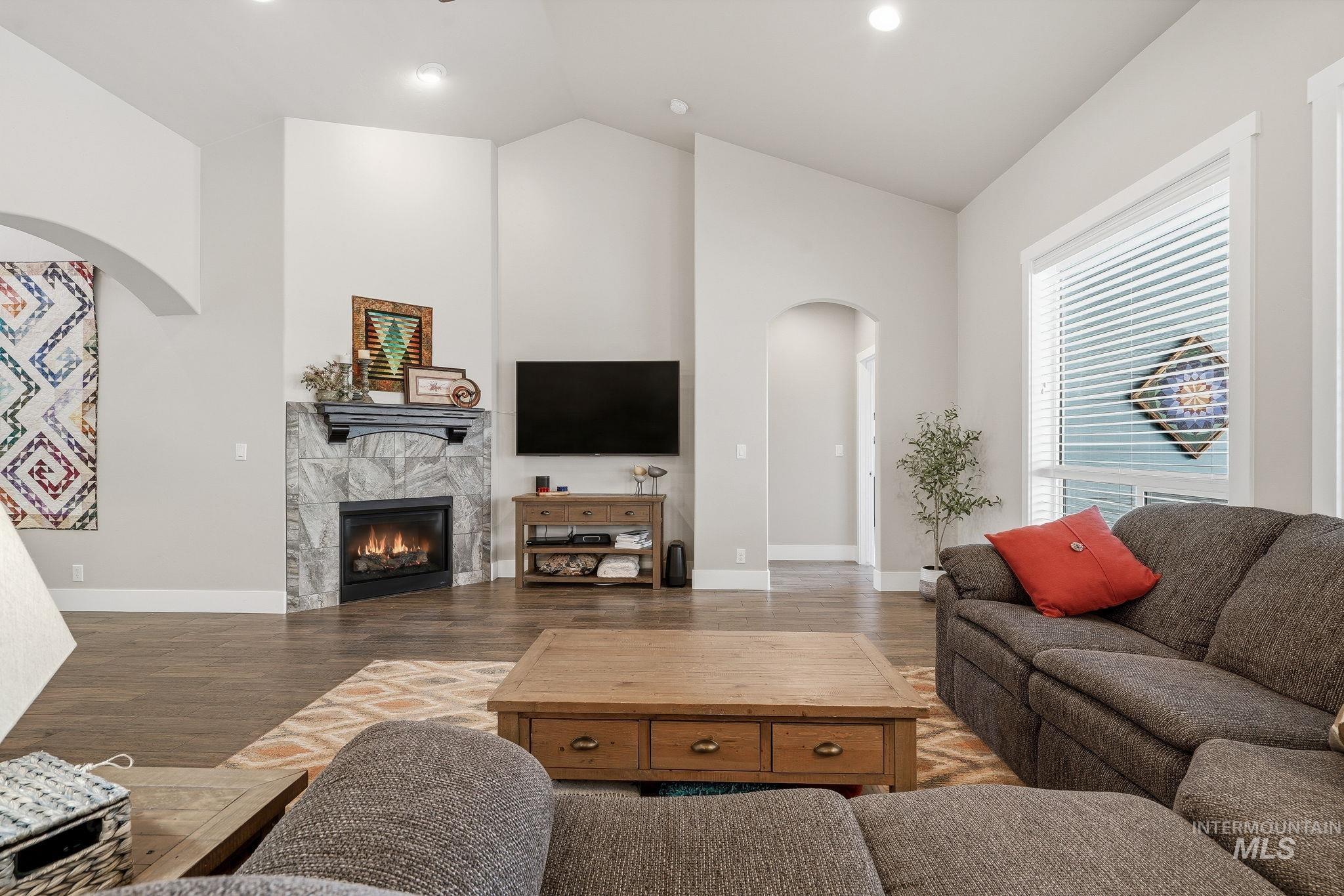18859 N Summer Place, Boise, Idaho 83714, 3 Bedrooms, 2 Bathrooms, Residential For Sale, Price $669,900,MLS 98997423