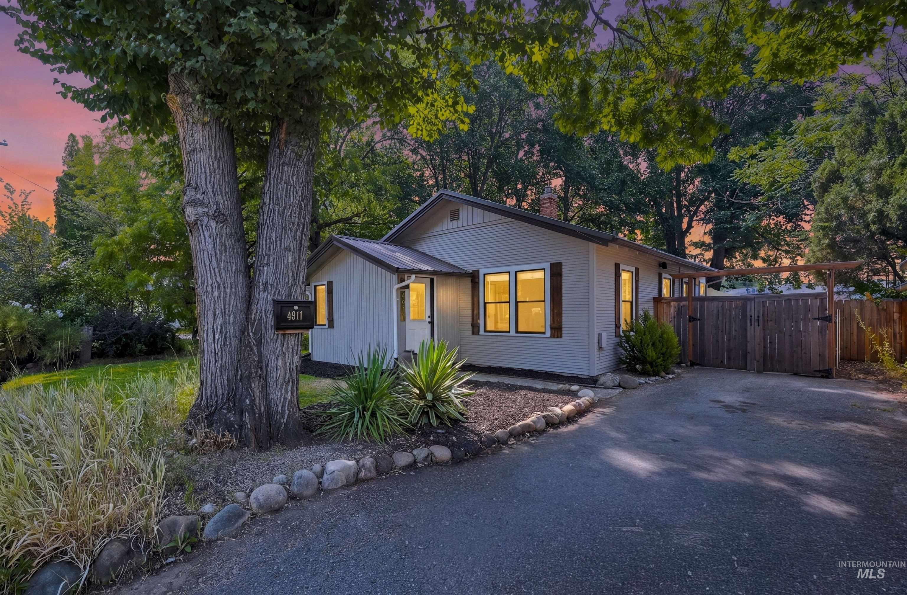 4911 W Gage St, Boise, Idaho 83706, 2 Bedrooms, 1.5 Bathrooms, Residential For Sale, Price $379,000,MLS 98997426