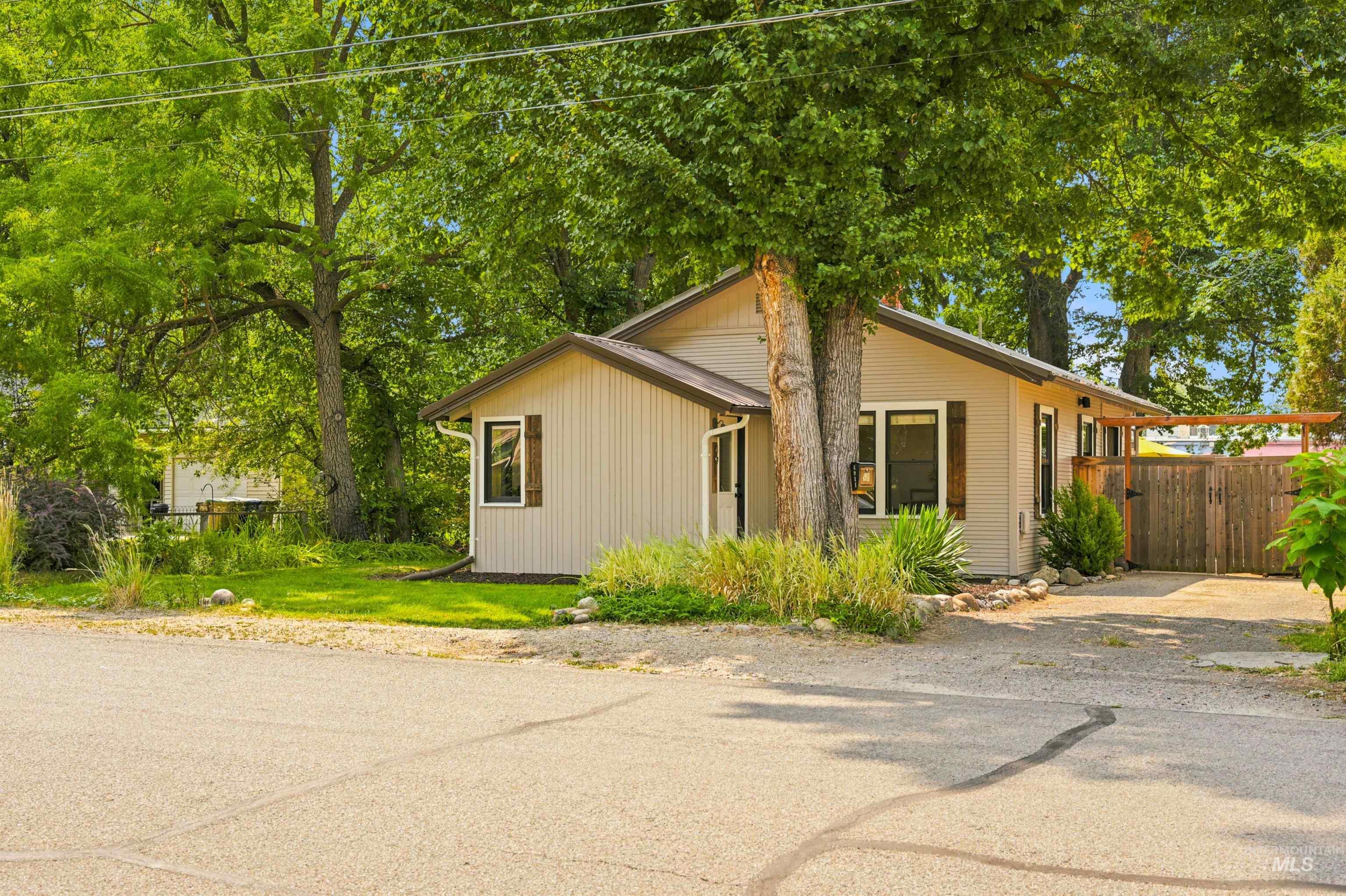 4911 W Gage St, Boise, Idaho 83706, 2 Bedrooms, 1.5 Bathrooms, Residential For Sale, Price $379,000,MLS 98997426