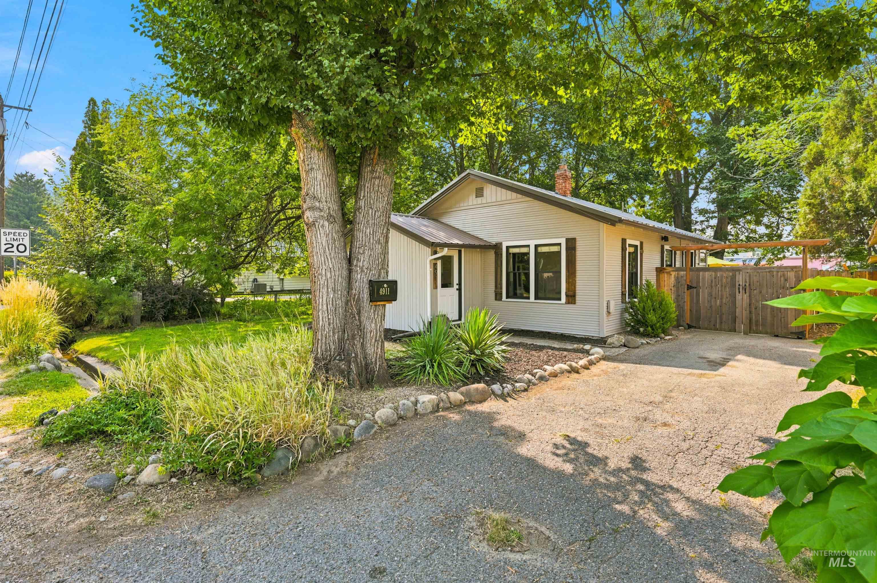 4911 W Gage St, Boise, Idaho 83706, 2 Bedrooms, 1.5 Bathrooms, Residential For Sale, Price $379,000,MLS 98997426