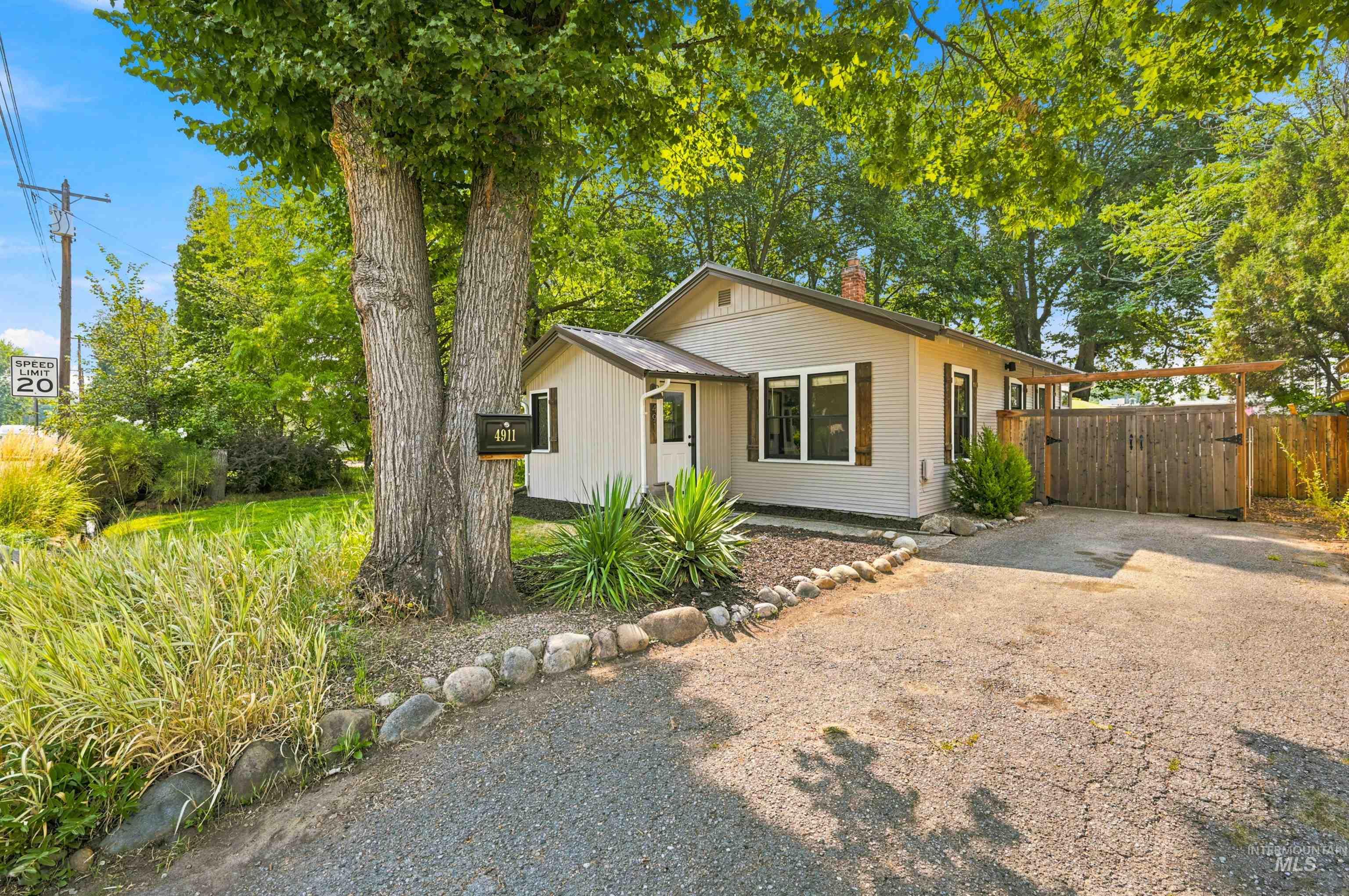 4911 W Gage St, Boise, Idaho 83706, 2 Bedrooms, 1.5 Bathrooms, Residential For Sale, Price $379,000,MLS 98997426