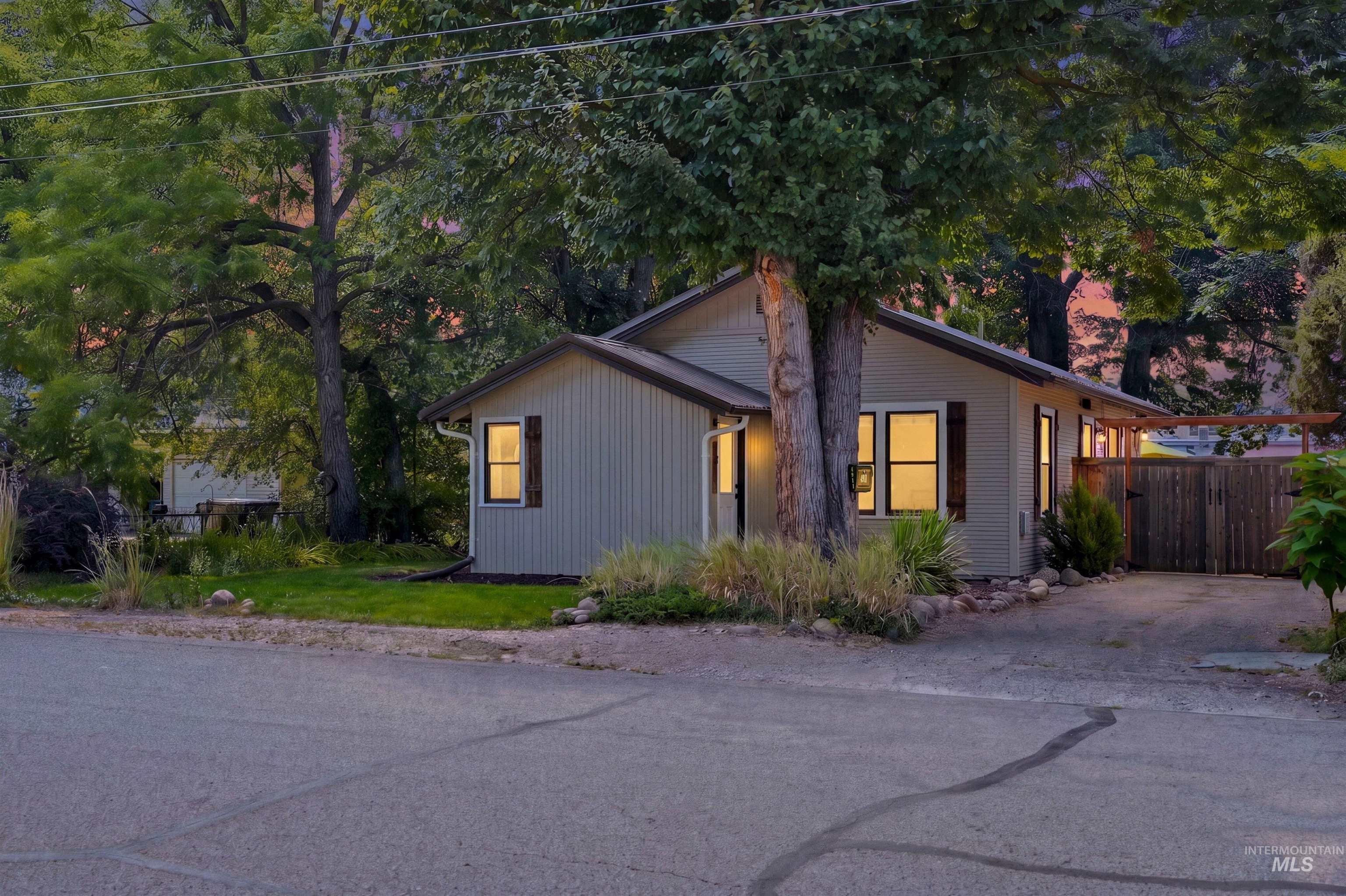 4911 W Gage St, Boise, Idaho 83706, 2 Bedrooms, 1.5 Bathrooms, Residential For Sale, Price $379,000,MLS 98997426