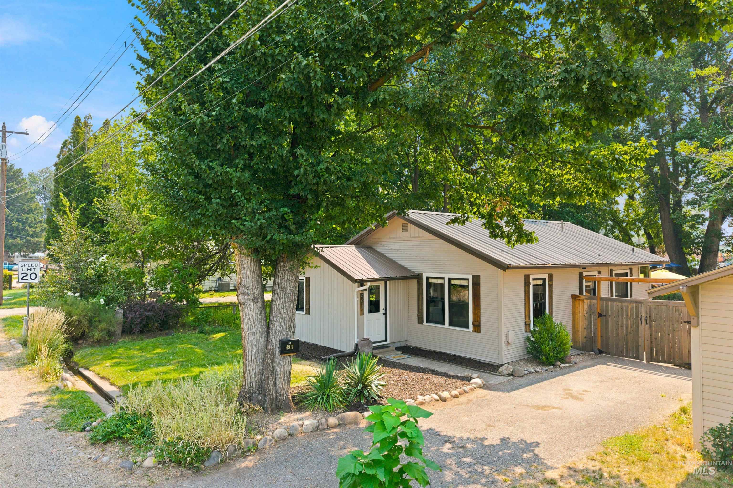 4911 W Gage St, Boise, Idaho 83706, 2 Bedrooms, 1.5 Bathrooms, Residential For Sale, Price $379,000,MLS 98997426