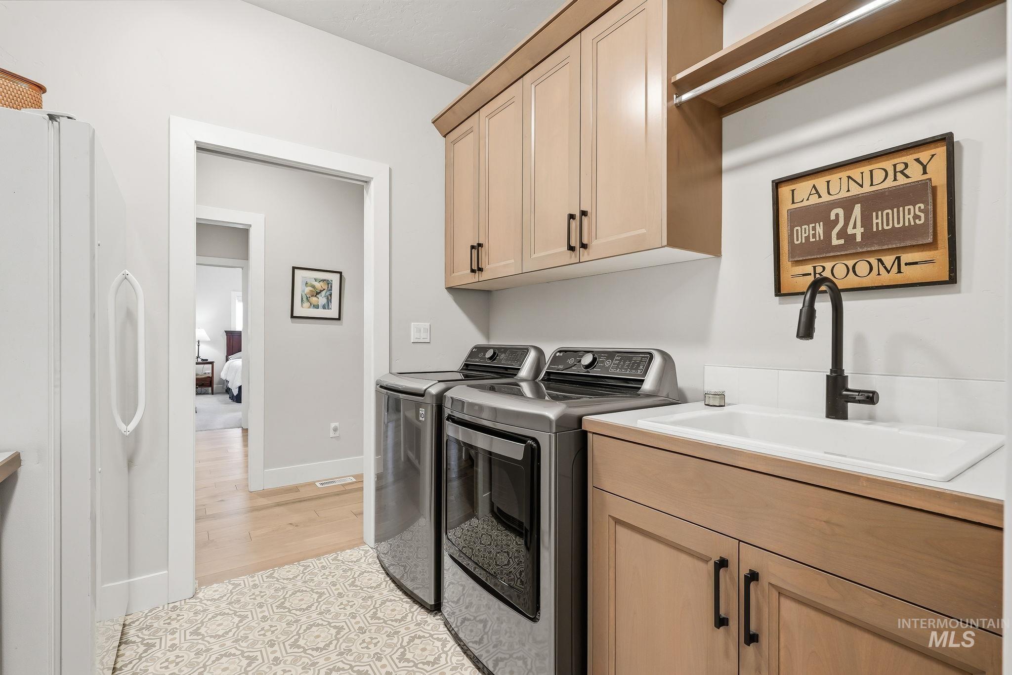 5553 S Snowshoe Place, Boise, Idaho 83709, 3 Bedrooms, 2.5 Bathrooms, Residential For Sale, Price $795,000,MLS 98997428