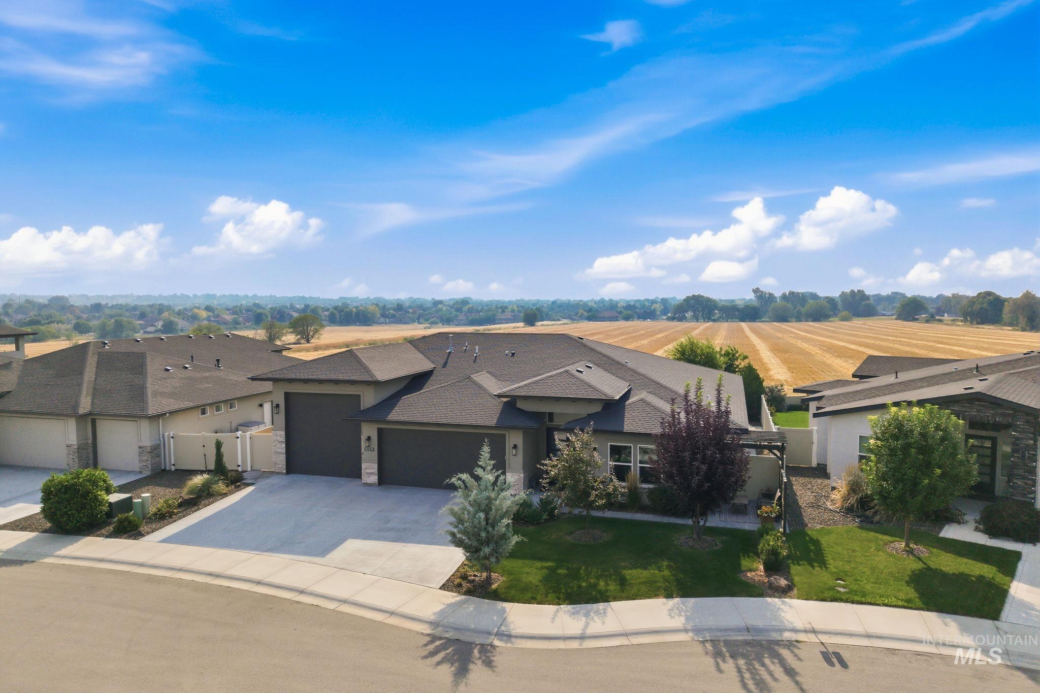 5553 S Snowshoe Place, Boise, Idaho 83709, 3 Bedrooms, 2.5 Bathrooms, Residential For Sale, Price $795,000,MLS 98997428