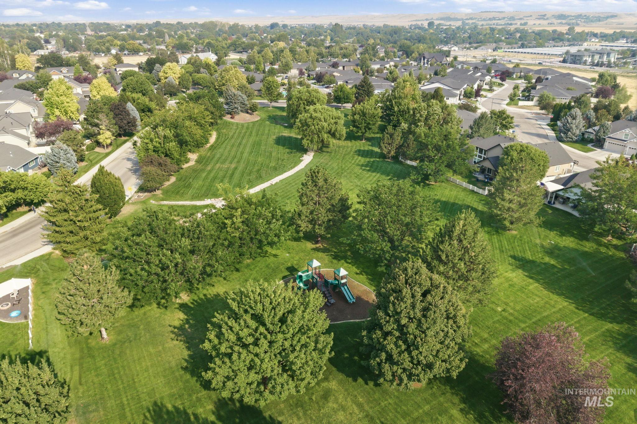 5553 S Snowshoe Place, Boise, Idaho 83709, 3 Bedrooms, 2.5 Bathrooms, Residential For Sale, Price $795,000,MLS 98997428